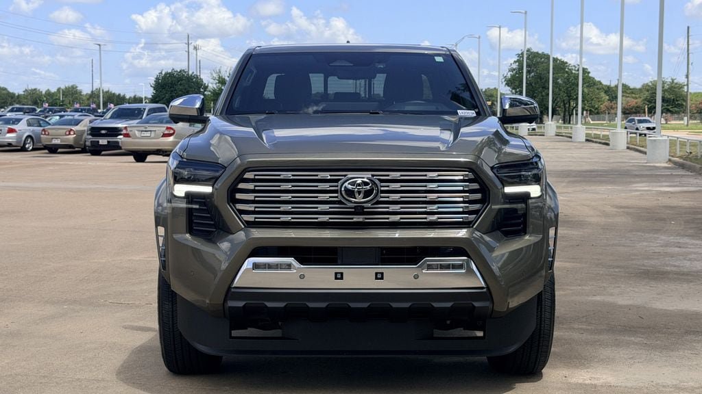 Used 2025 Toyota Tacoma Limited AWD/4WD image 3