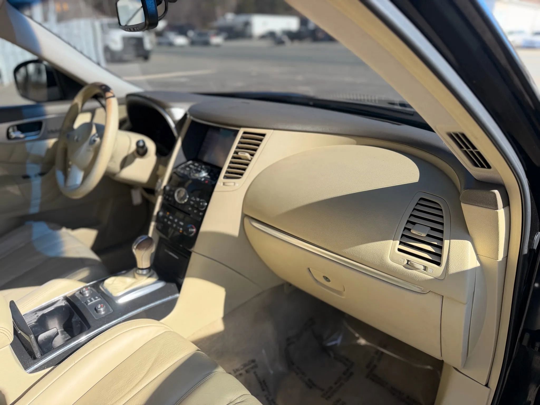 Used 2014 INFINITI QX70 3.7 Sport Utility 4D w/ Premium Package image 16