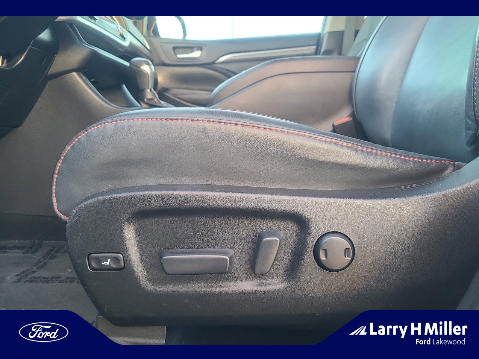 Used 2019 Toyota Highlander SE image 14