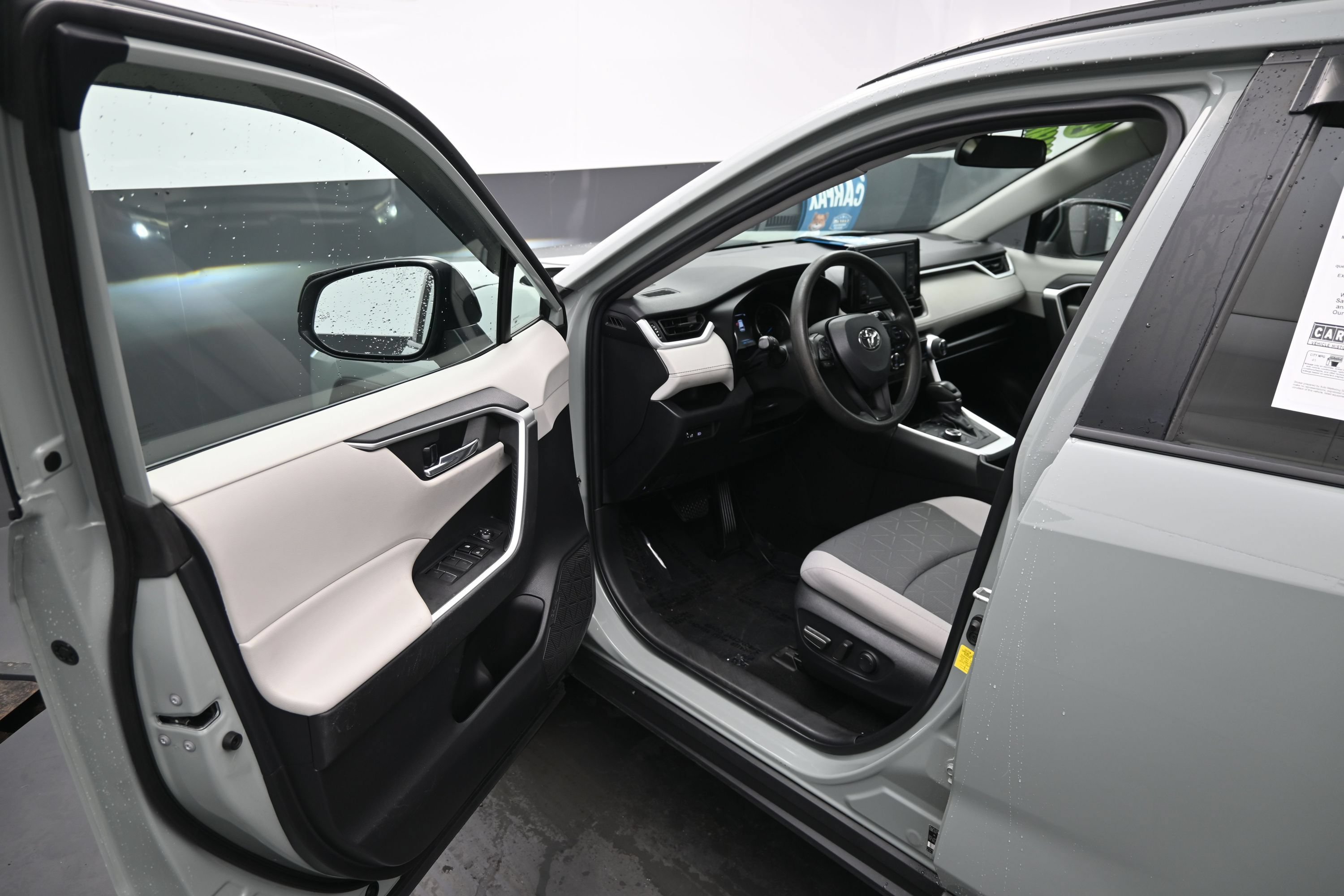 Used 2022 Toyota RAV4 XLE AWD/4WD image 15
