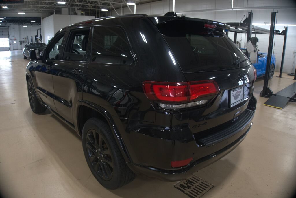 Used 2018 Jeep Grand Cherokee Altitude AWD/4WD image 3