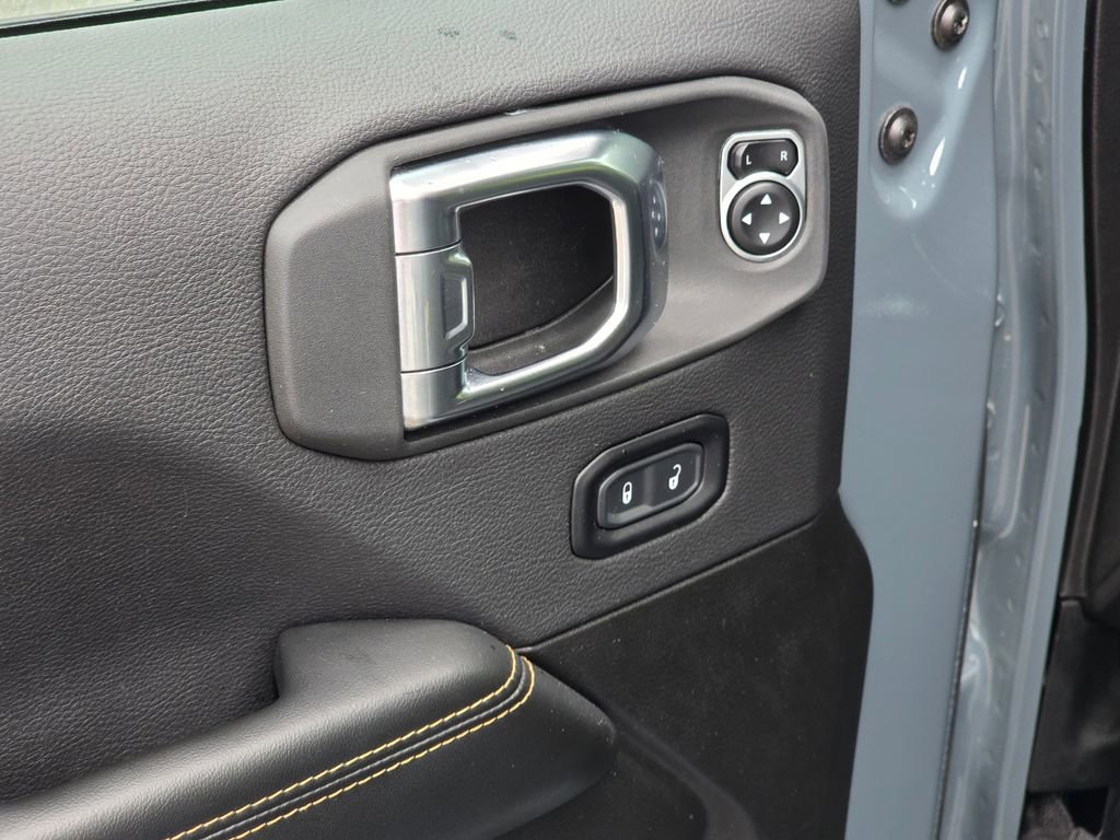 Used 2025 Jeep Wrangler Unlimited Sahara AWD/4WD image 39