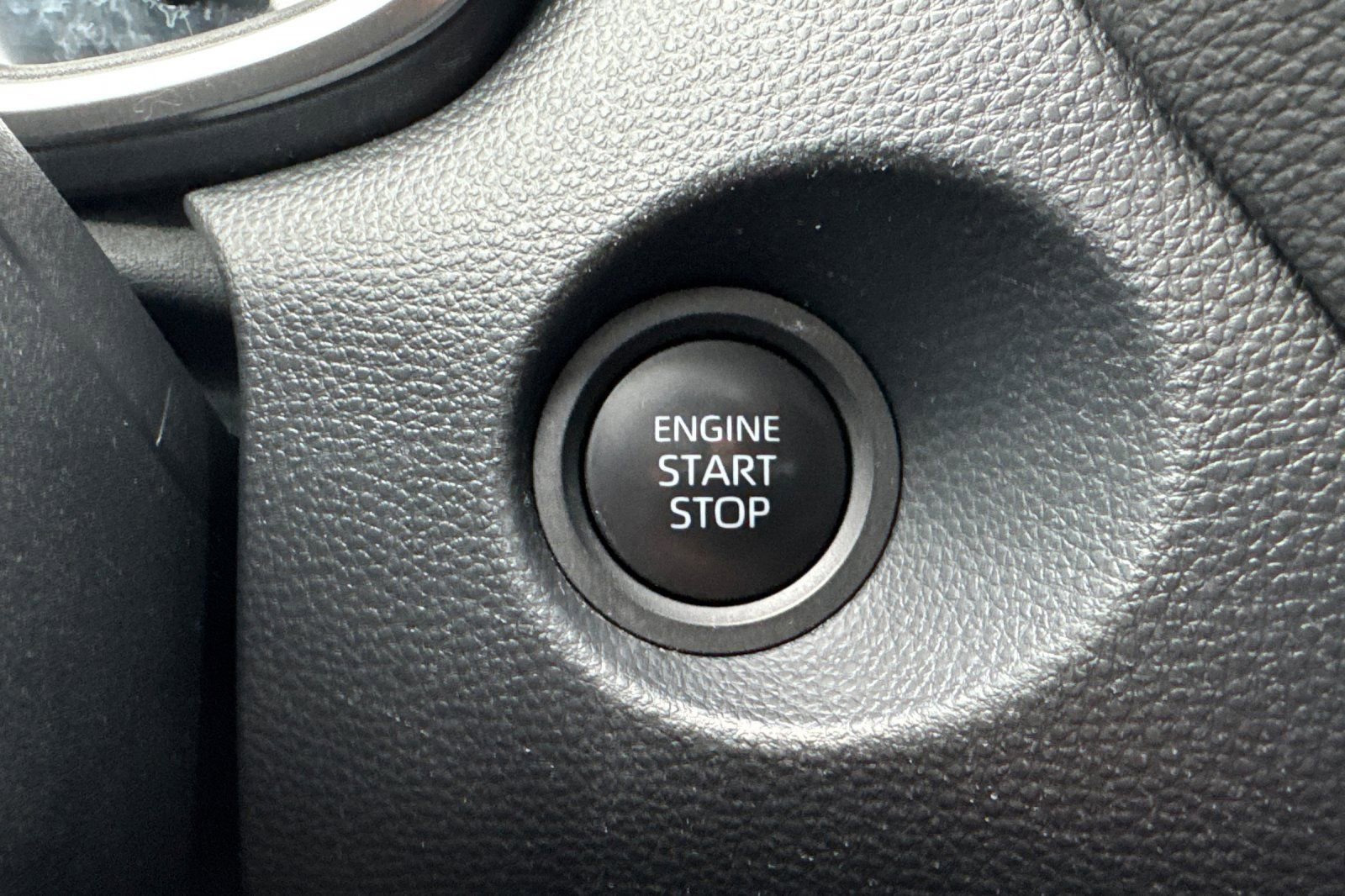 Used 2024 Toyota Corolla Cross XLE image 24