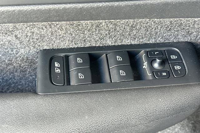 Certified 2024 Volvo XC40 Recharge Ultimate w/ Protection Package Premier image 11