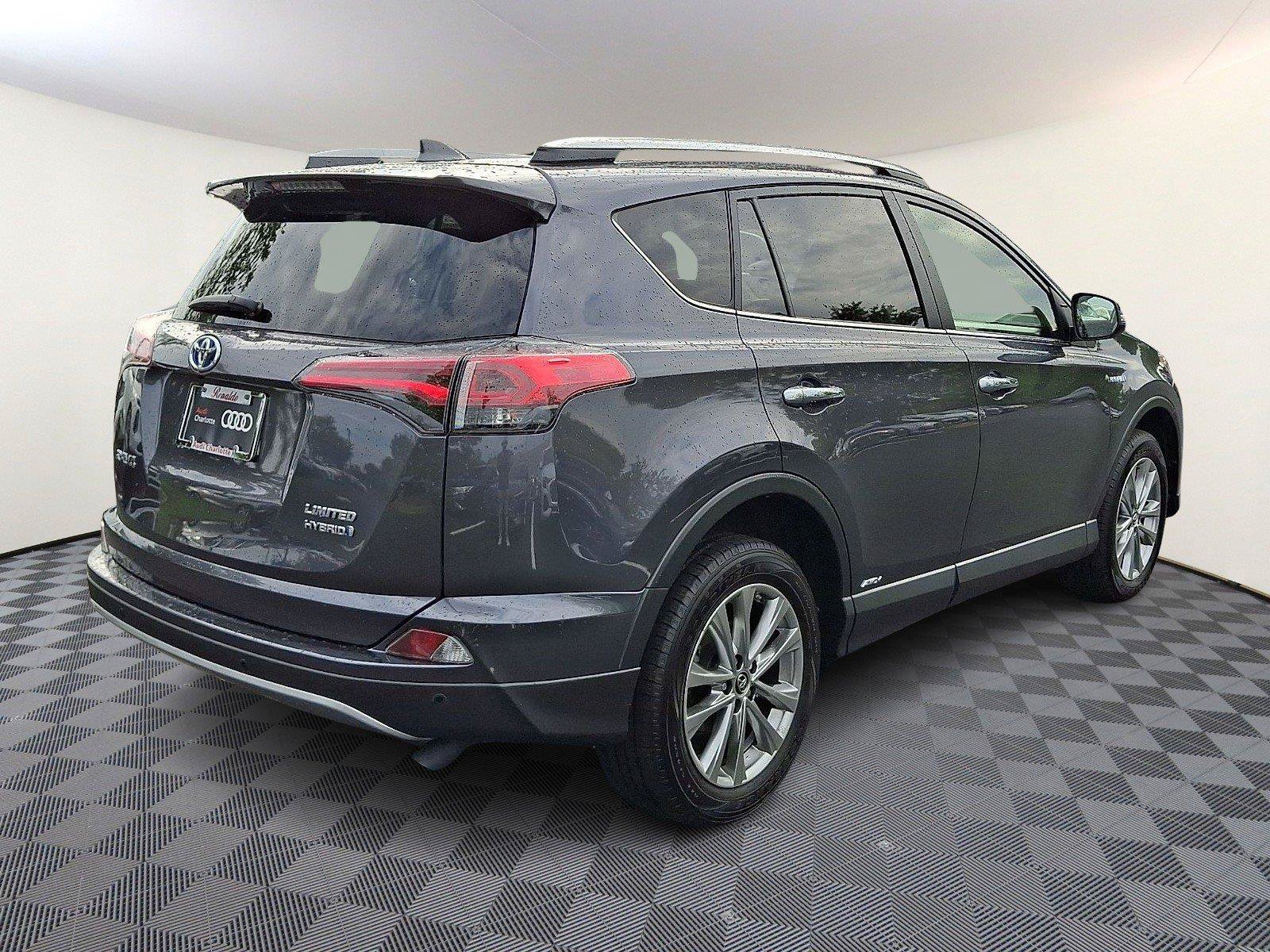 Used 2018 Toyota RAV4 Limited AWD/4WD image 6