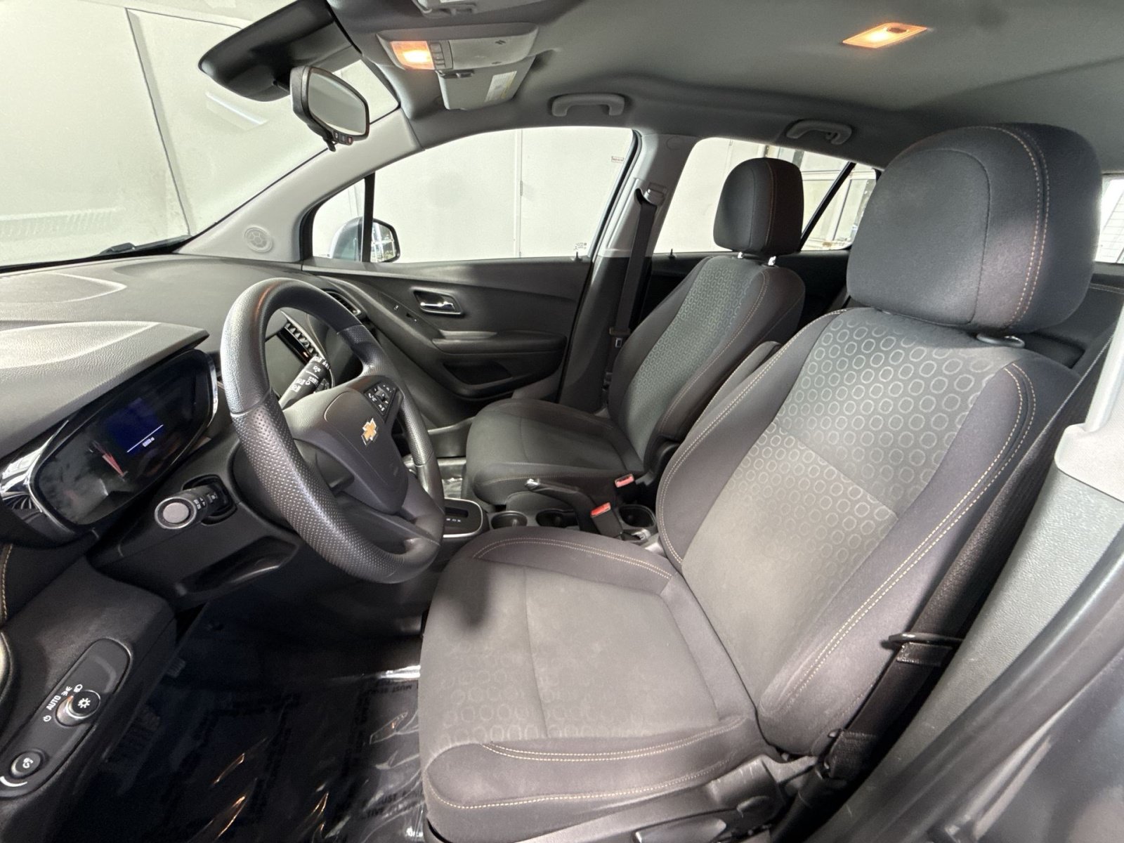 Used 2020 Chevrolet Trax LS AWD/4WD image 14