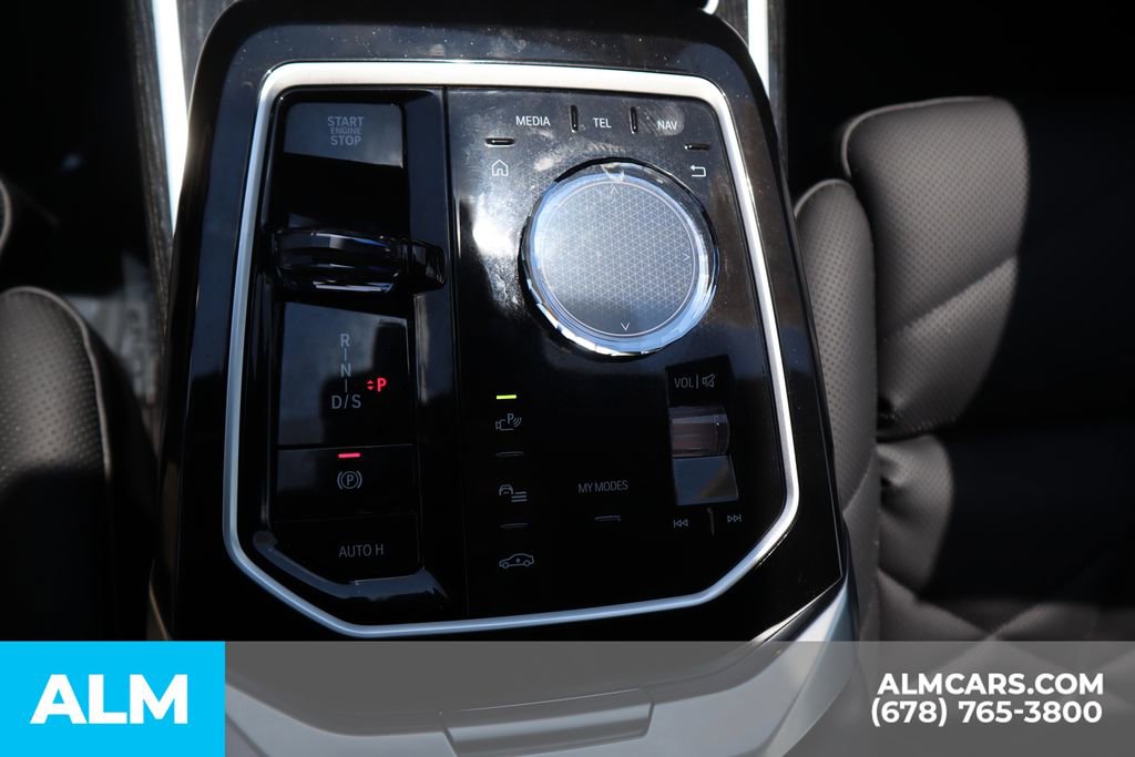 Used 2025 BMW 740i w/ Premium Package image 35