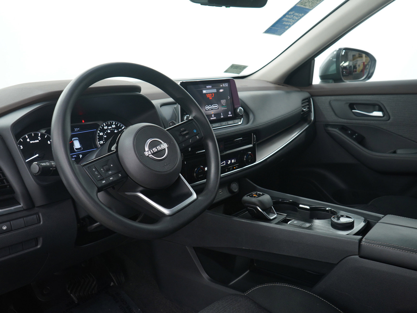 Used 2022 Nissan Rogue SV image 25