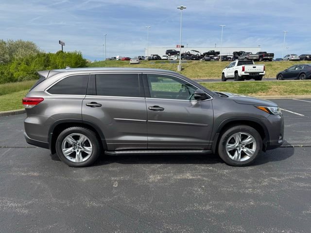 Used 2018 Toyota Highlander Limited AWD/4WD image 2