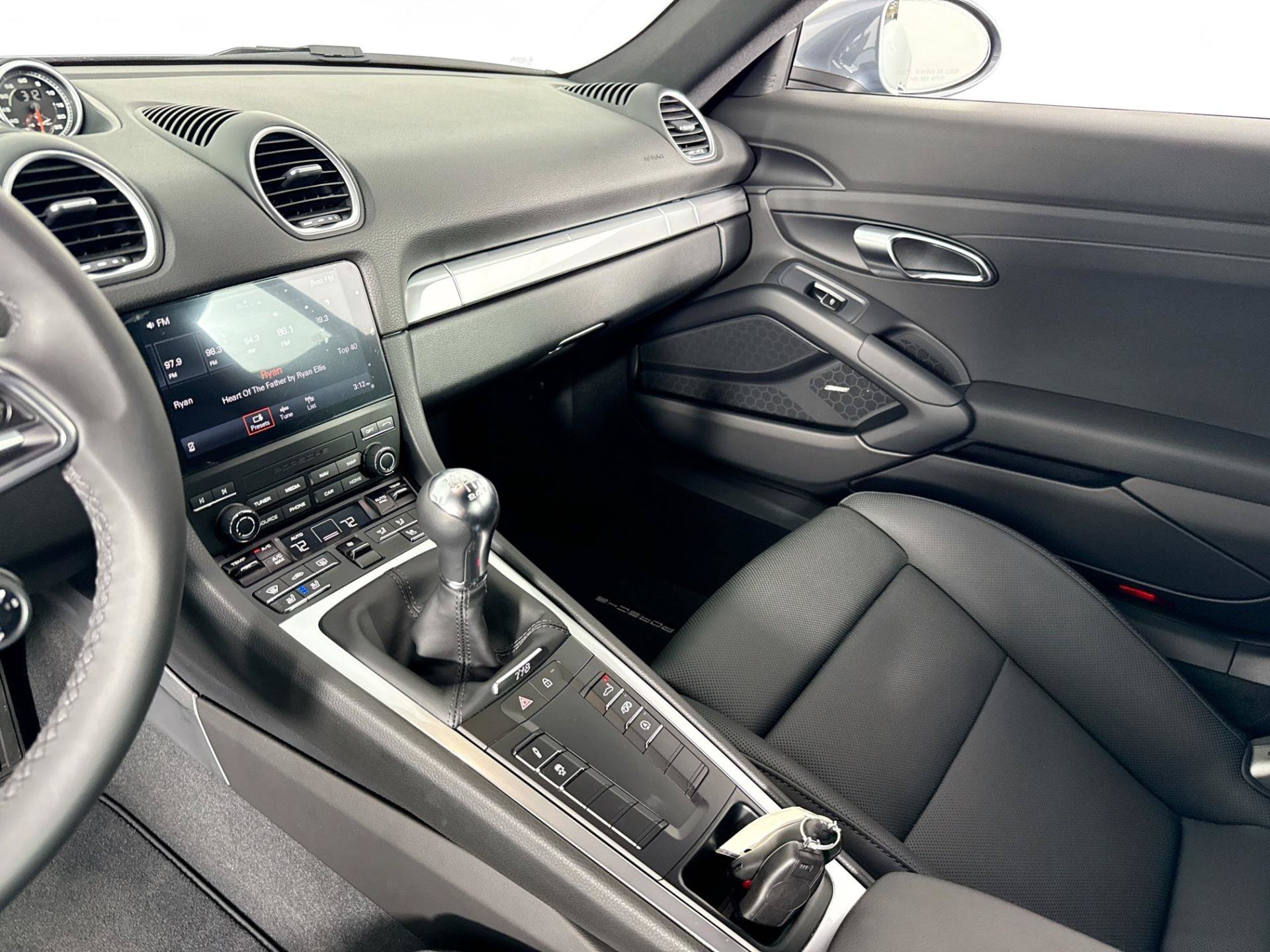 Used 2025 Porsche 718 Cayman RWD image 24