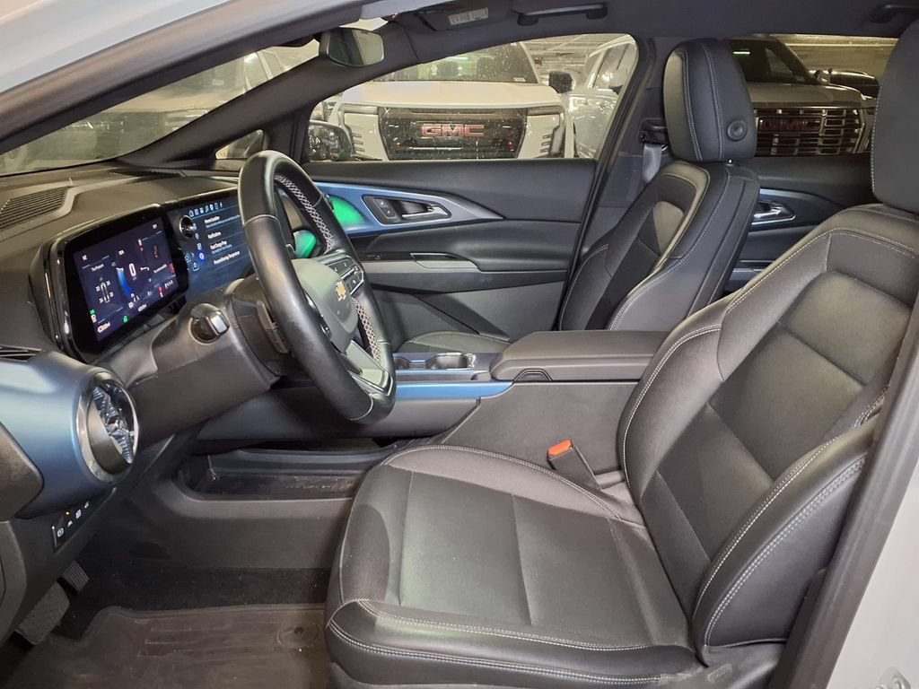 Used 2024 Chevrolet Equinox EV LT w/ LPO, Blackout Package FWD image 15