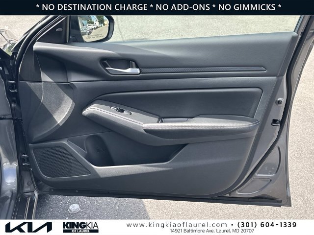 Used 2025 Nissan Altima 2.5 SV FWD image 15