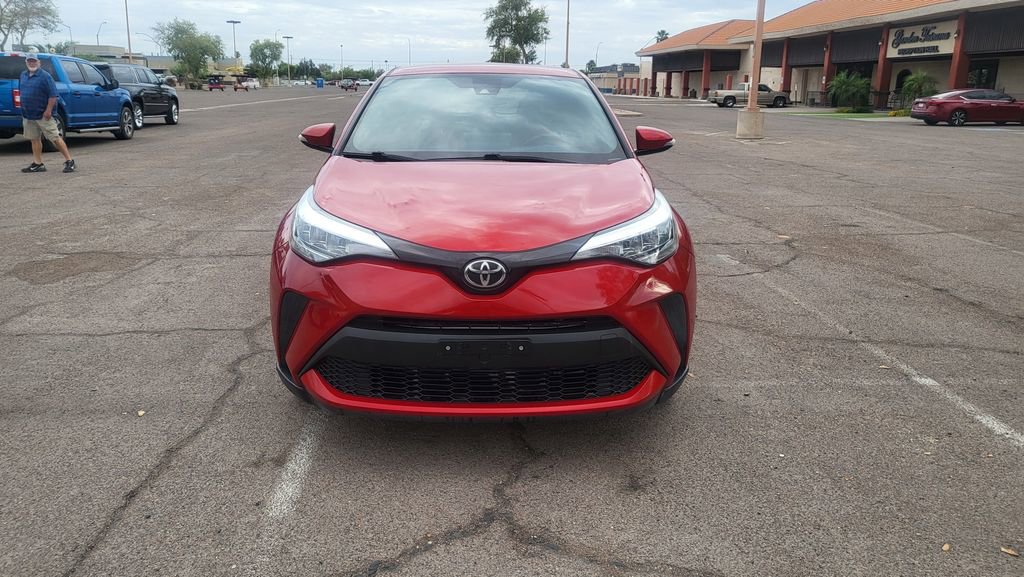 Used 2020 Toyota C-HR XLE FWD image 3
