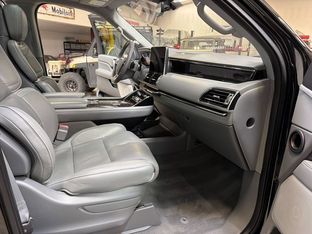 Used 2018 Lincoln Navigator Reserve w/ Technology Package AWD/4WD image 39