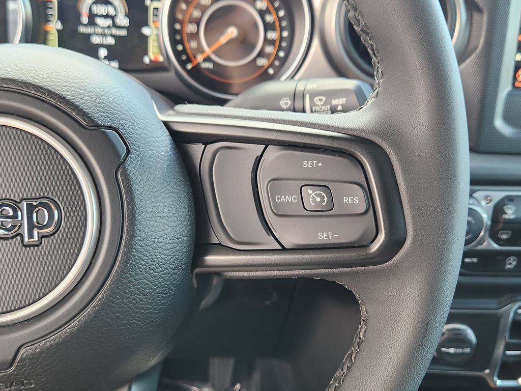 Used 2023 Jeep Gladiator Sport AWD/4WD image 18