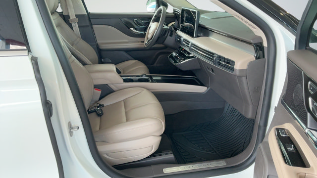 Used 2024 Lincoln Corsair FWD image 23