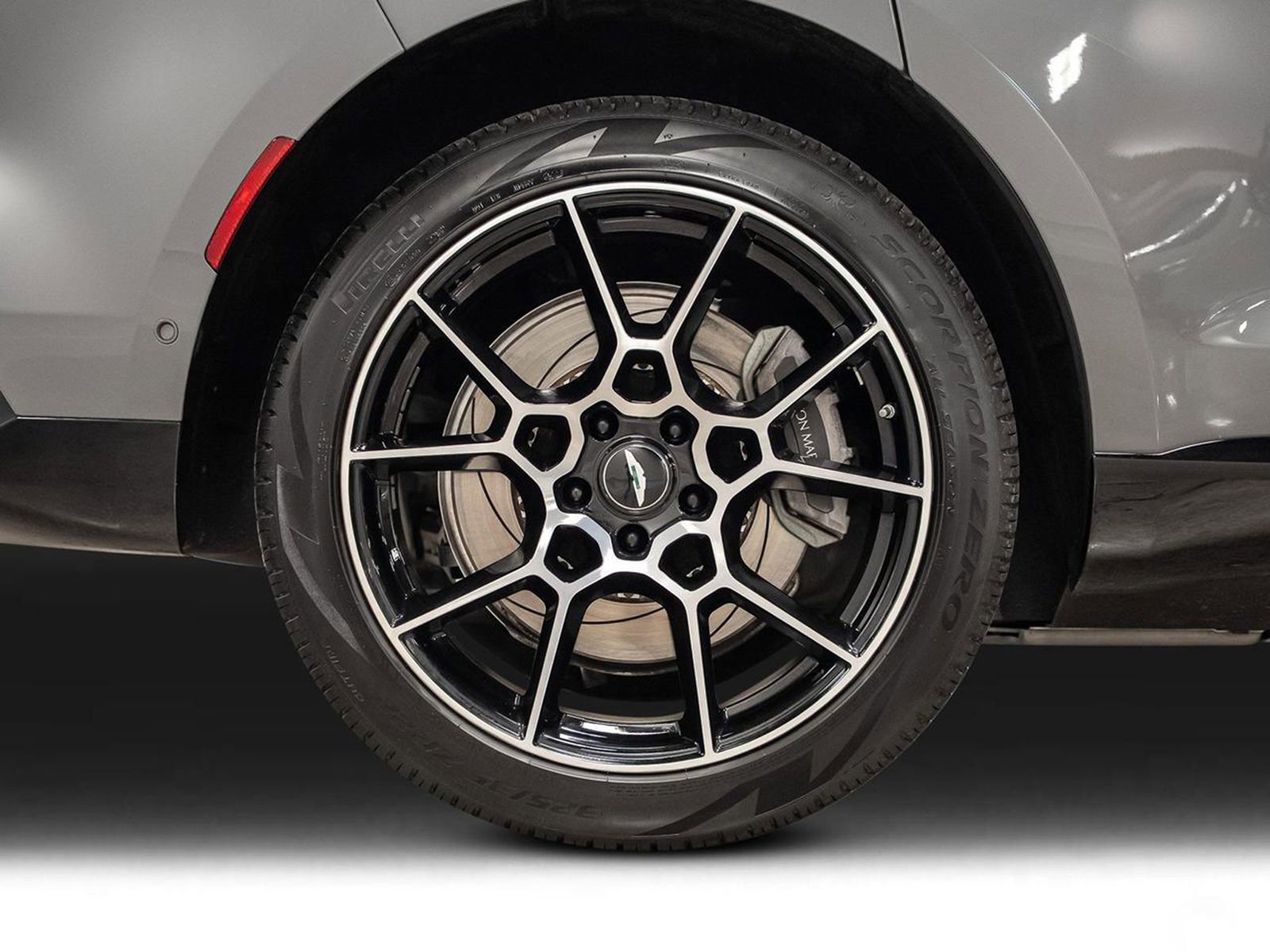 Used 2021 Aston Martin DBX image 27