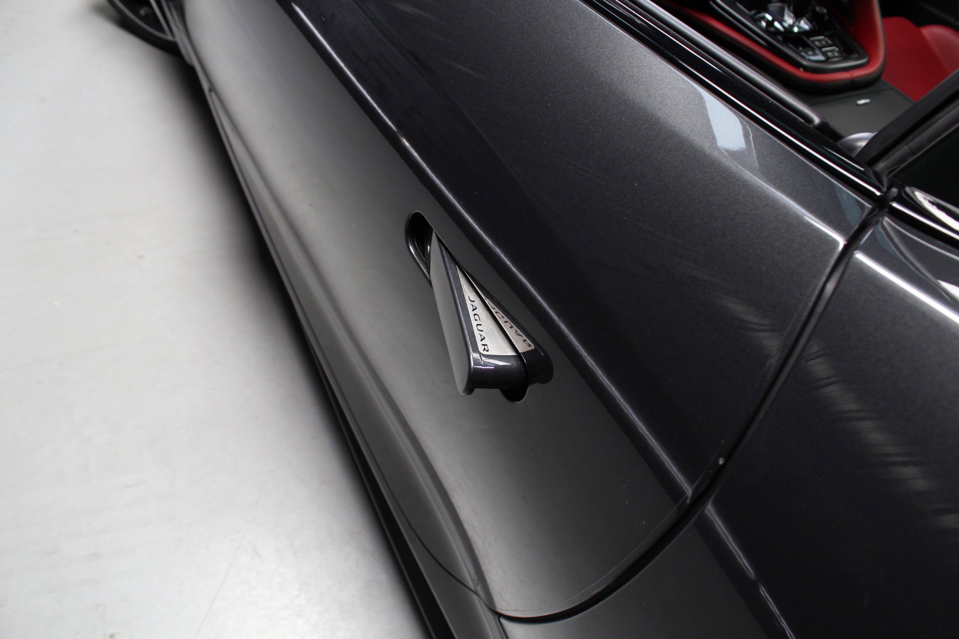 Used 2020 Jaguar F-TYPE R-Dynamic image 23