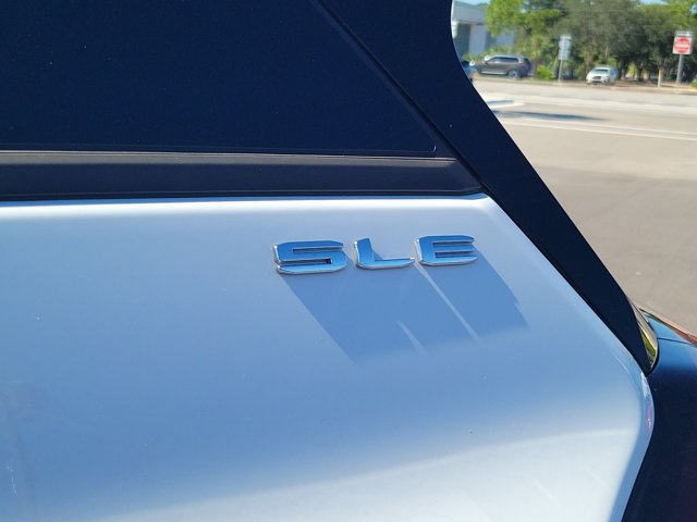 Used 2024 GMC Terrain SLE w/ Driver Convenience Package FWD image 9