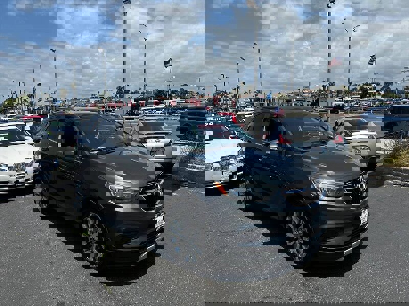 Used 2018 Buick Encore Preferred image 2