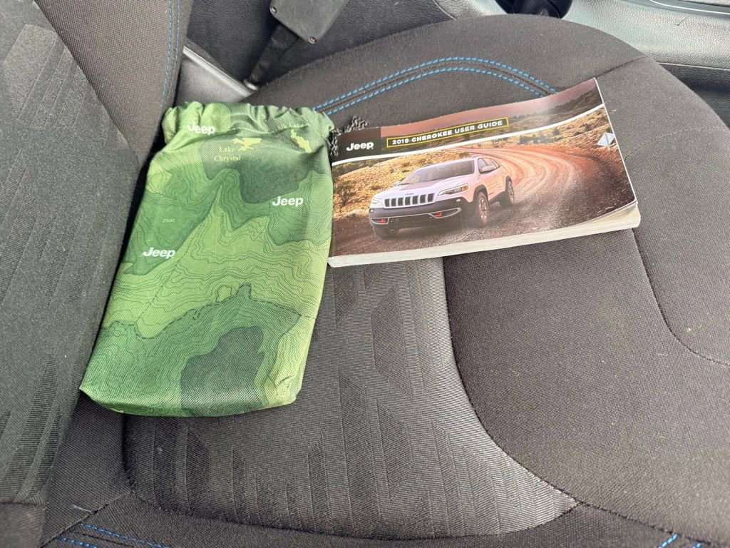 Used 2019 Jeep Cherokee Sport image 35