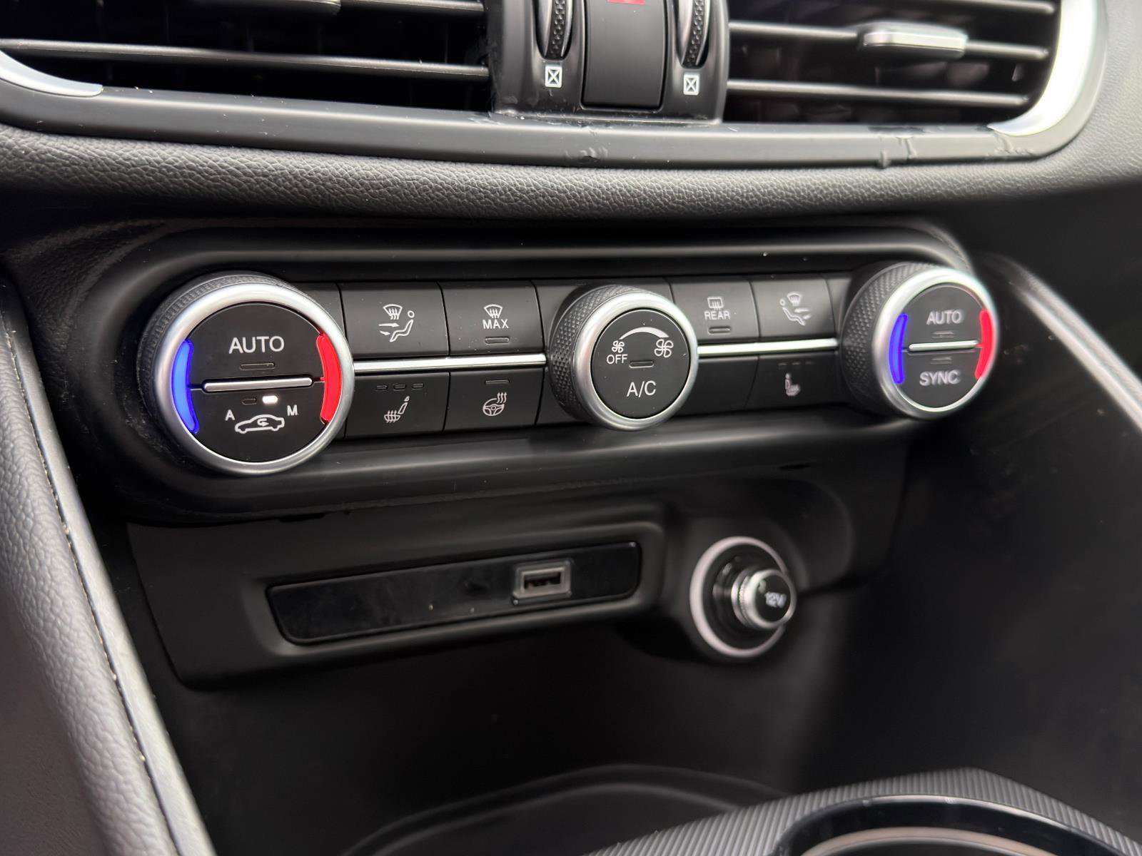 Used 2022 Alfa Romeo Giulia Veloce image 21