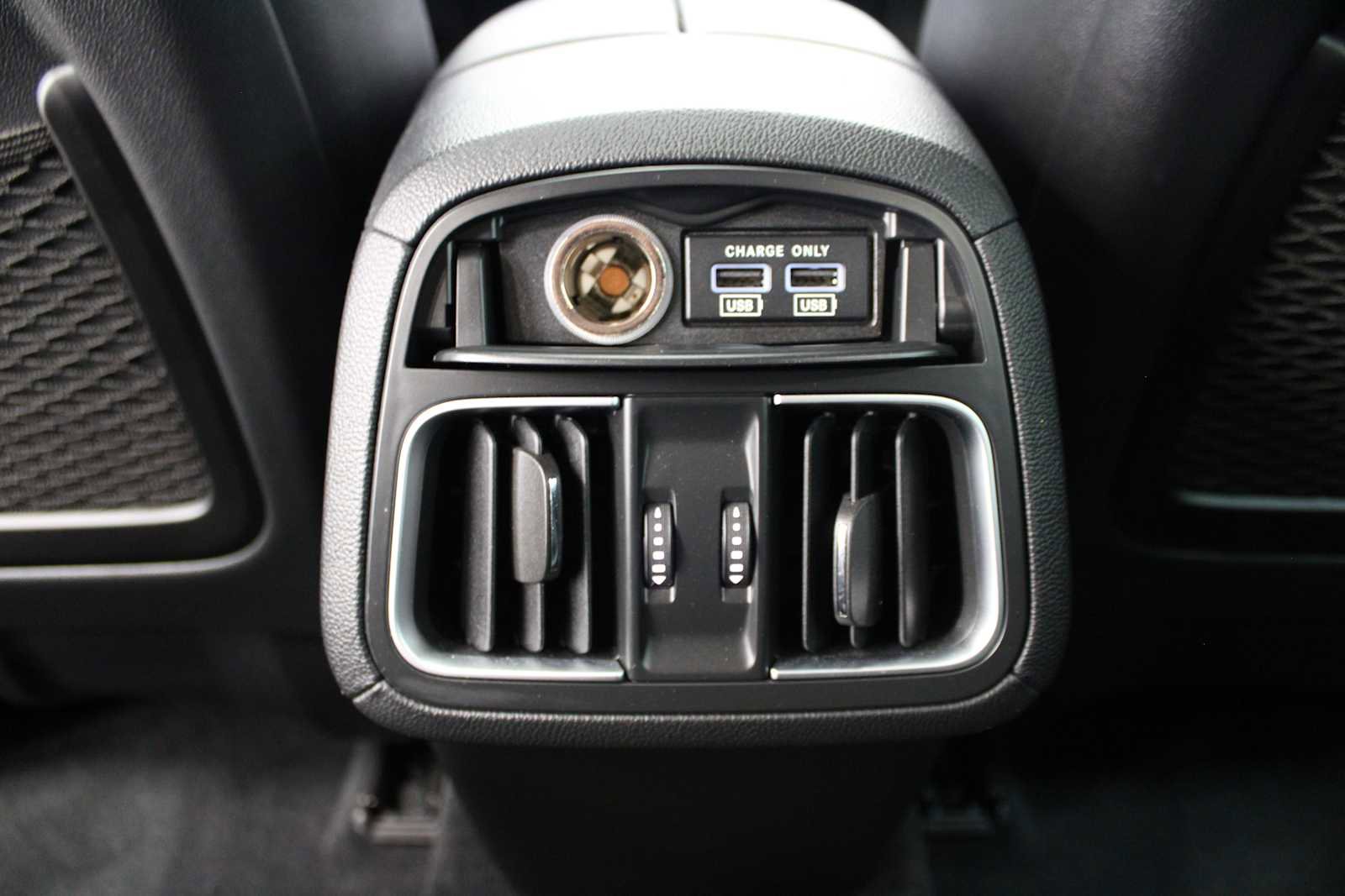 Used 2021 Maserati Levante image 37