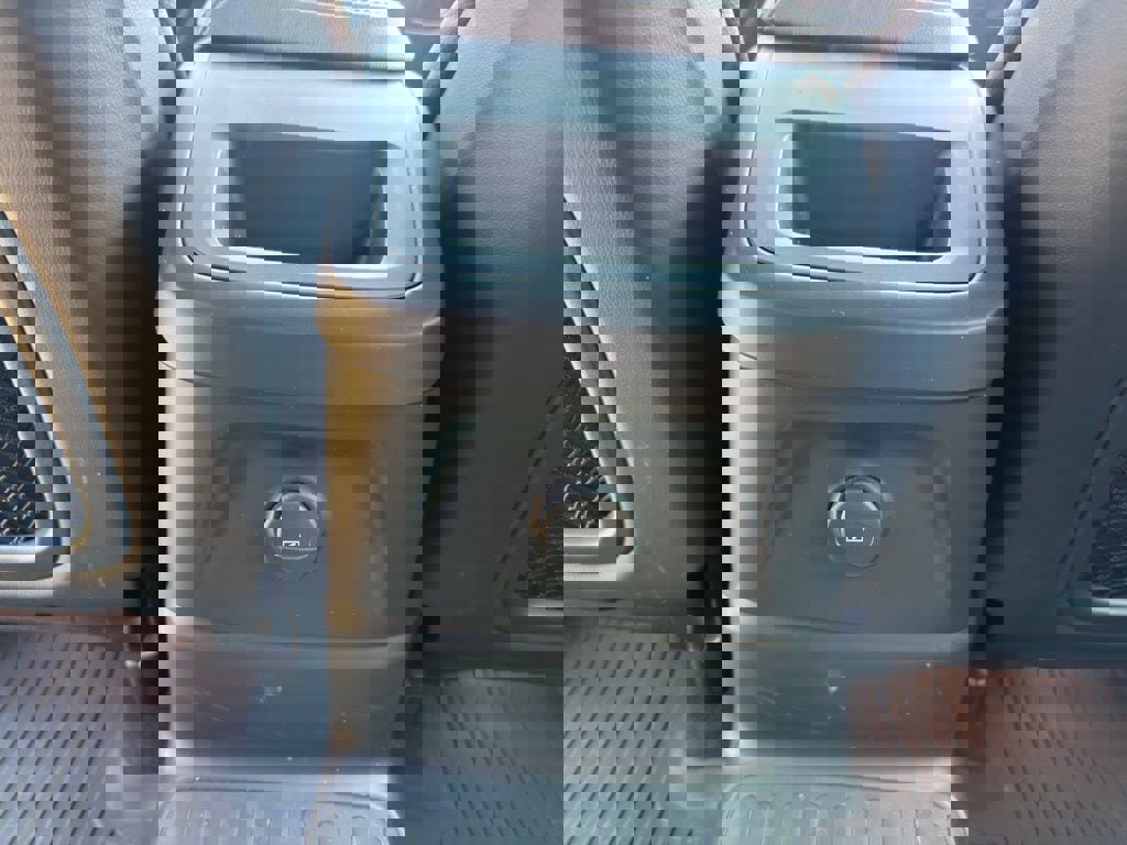 Used 2023 Volvo XC60 T8 Plus image 32