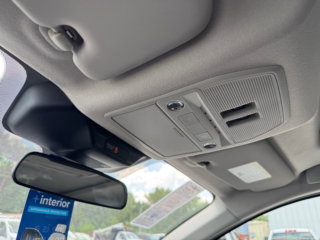 New 2025 Nissan Kicks SR w/ SR Premium Package image 25