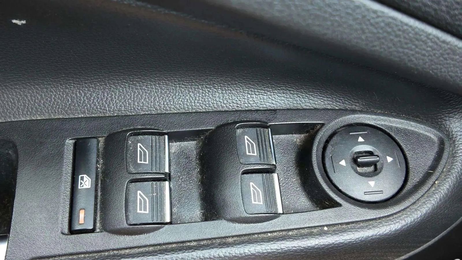 Used 2017 Ford Escape SE w/ Equipment Group 201A image 18