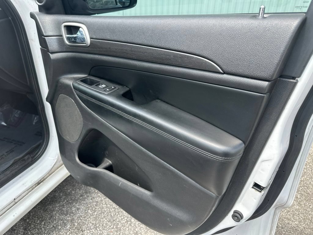 Used 2018 Jeep Grand Cherokee Altitude AWD/4WD image 30