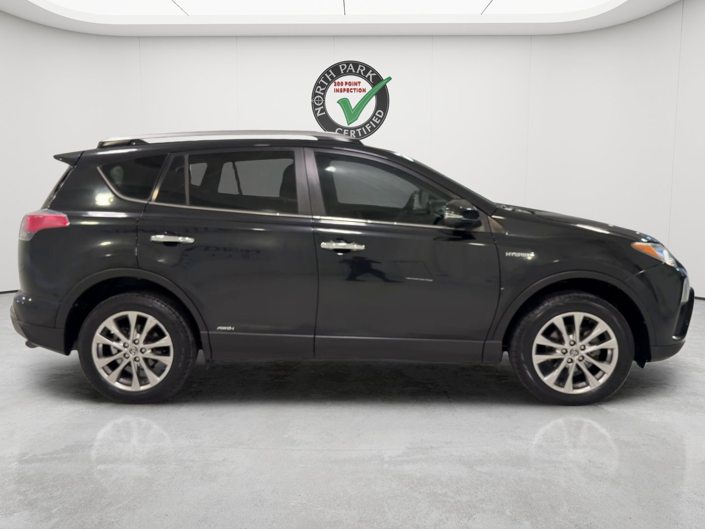 Used 2018 Toyota RAV4 Limited AWD/4WD image 6