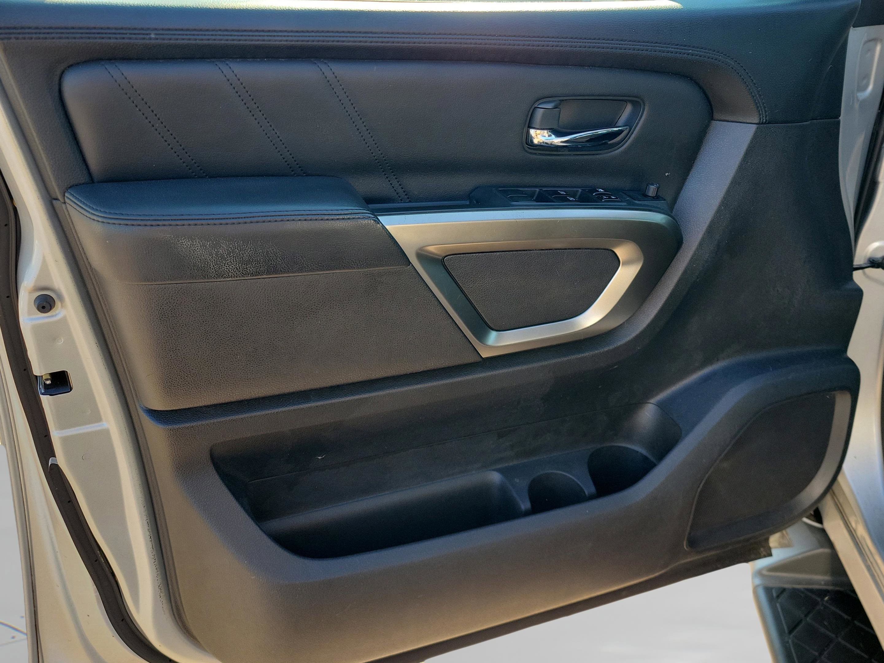 Used 2015 Nissan Armada SV w/ SV Driver Package image 24