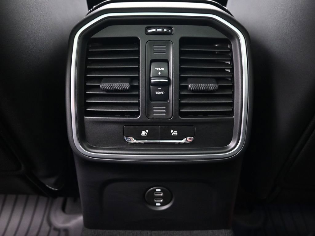 Certified 2026 Porsche Macan AWD/4WD image 8