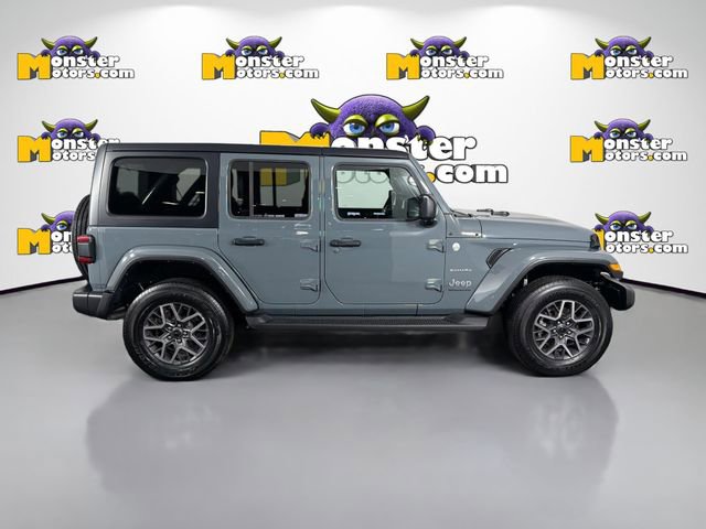 Used 2024 Jeep Wrangler Unlimited Sahara w/ Technology Group AWD/4WD image 4