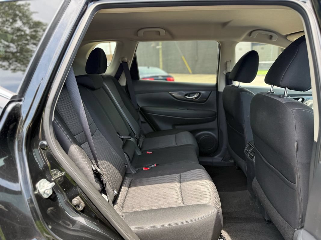 Used 2017 Nissan Rogue SV AWD/4WD image 19