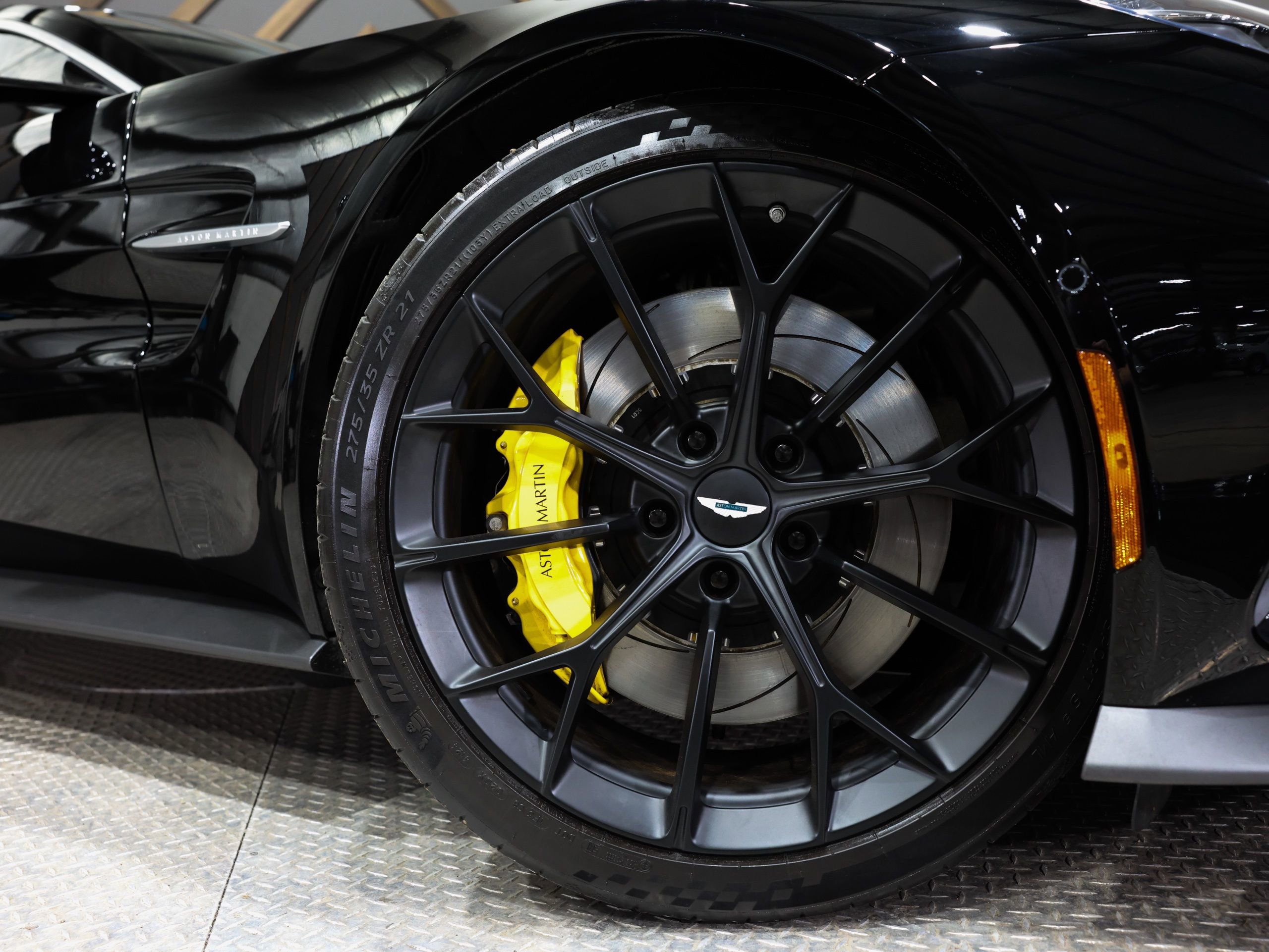 Used 2026 Aston Martin V8 Vantage Coupe image 24