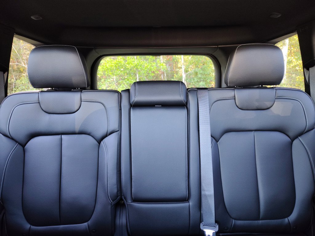New 2025 Jeep Grand Cherokee Limited w/ Luxury Tech Group II RWD image 30
