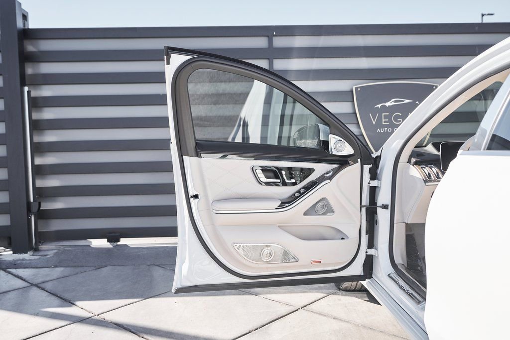Used 2025 Mercedes-Benz Maybach S 680 4MATIC image 31