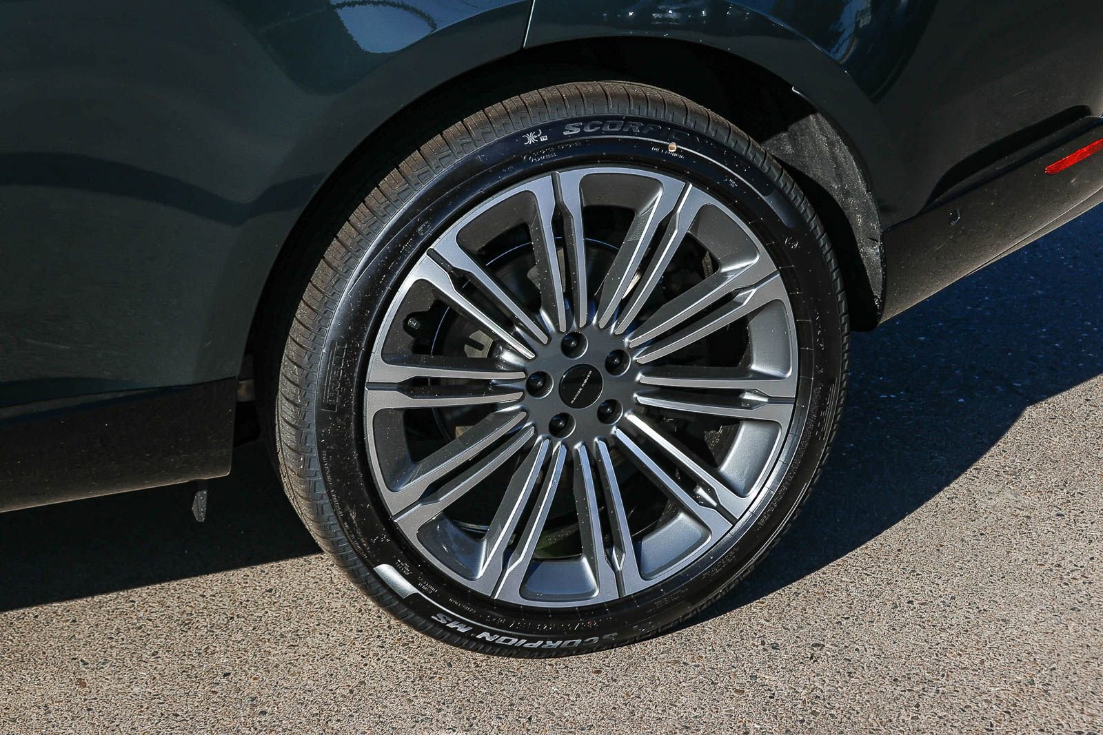 New 2026 Land Rover Range Rover SE image 10