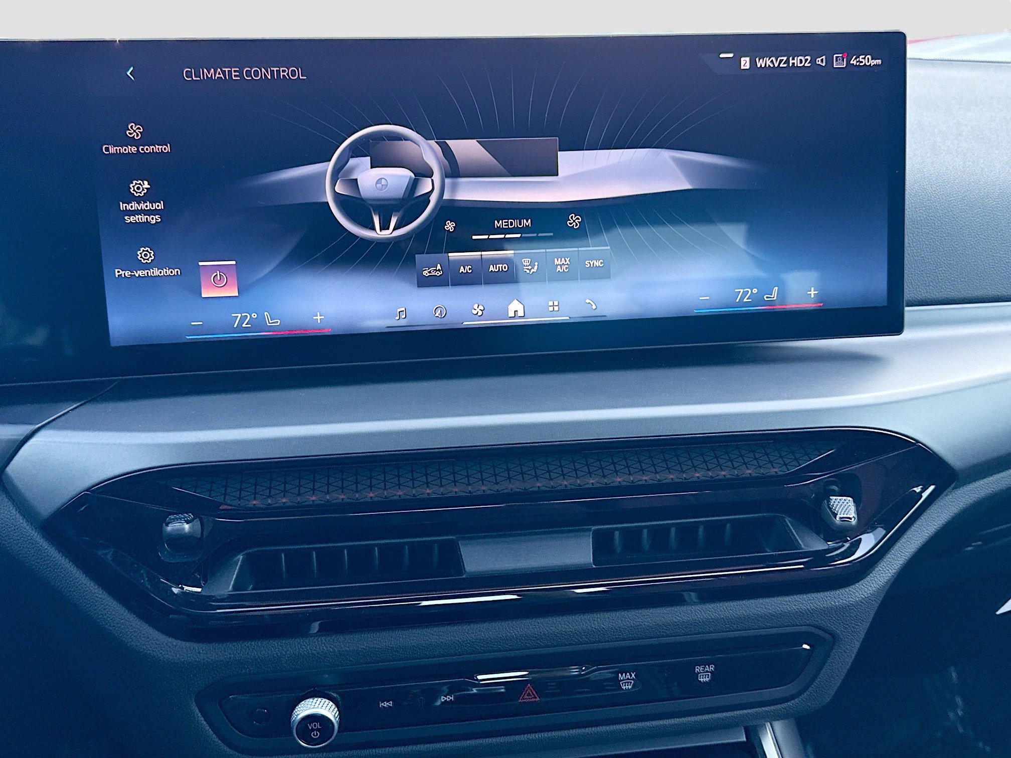 Used 2025 BMW 230i Coupe w/ Convenience Package image 34