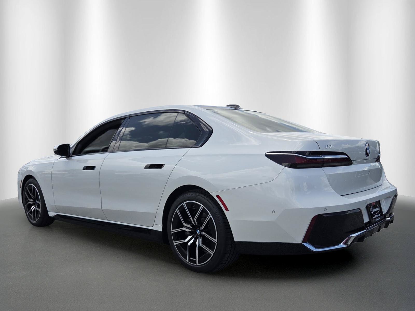 Certified 2025 BMW i7 xDrive60 AWD/4WD image 5