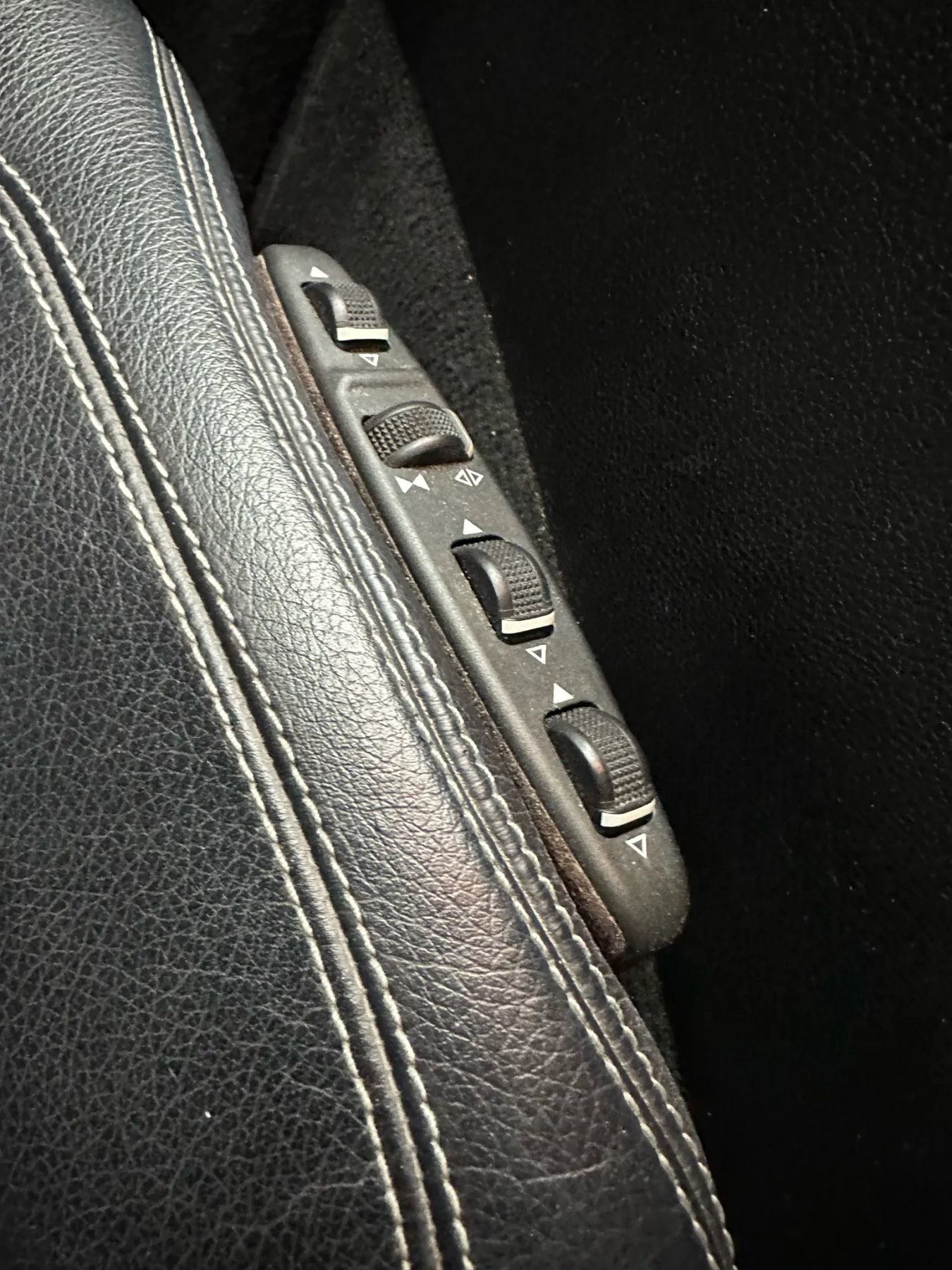 Used 2011 Mercedes-Benz E 350 Cabriolet image 32