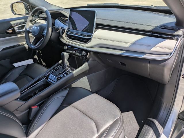 Used 2025 Jeep Compass Limited image 32