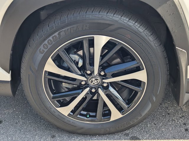 Used 2025 Toyota Corolla Cross AWD Hybrid image 11