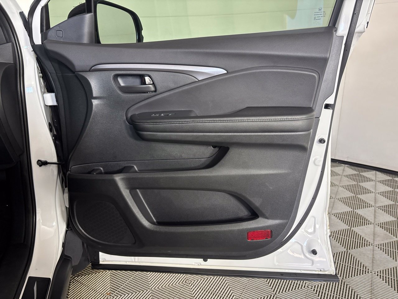 Used 2025 Honda Passport EX-L image 30