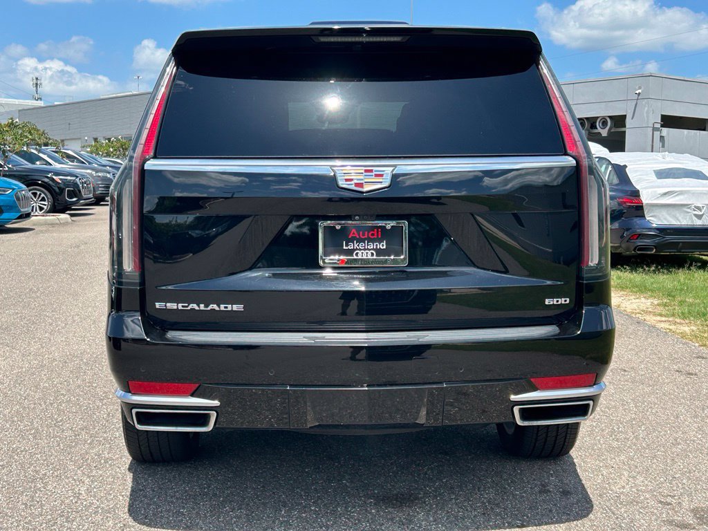 Used 2023 Cadillac Escalade Premium Luxury w/ LPO, Illumination Package AWD/4WD image 4