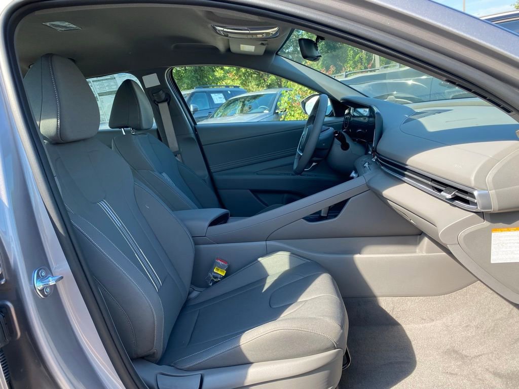 New 2025 Hyundai Elantra SEL FWD image 33