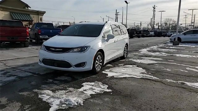 Used 2020 Chrysler Pacifica Touring-L Plus w/ Advanced Safetytec Group image 4