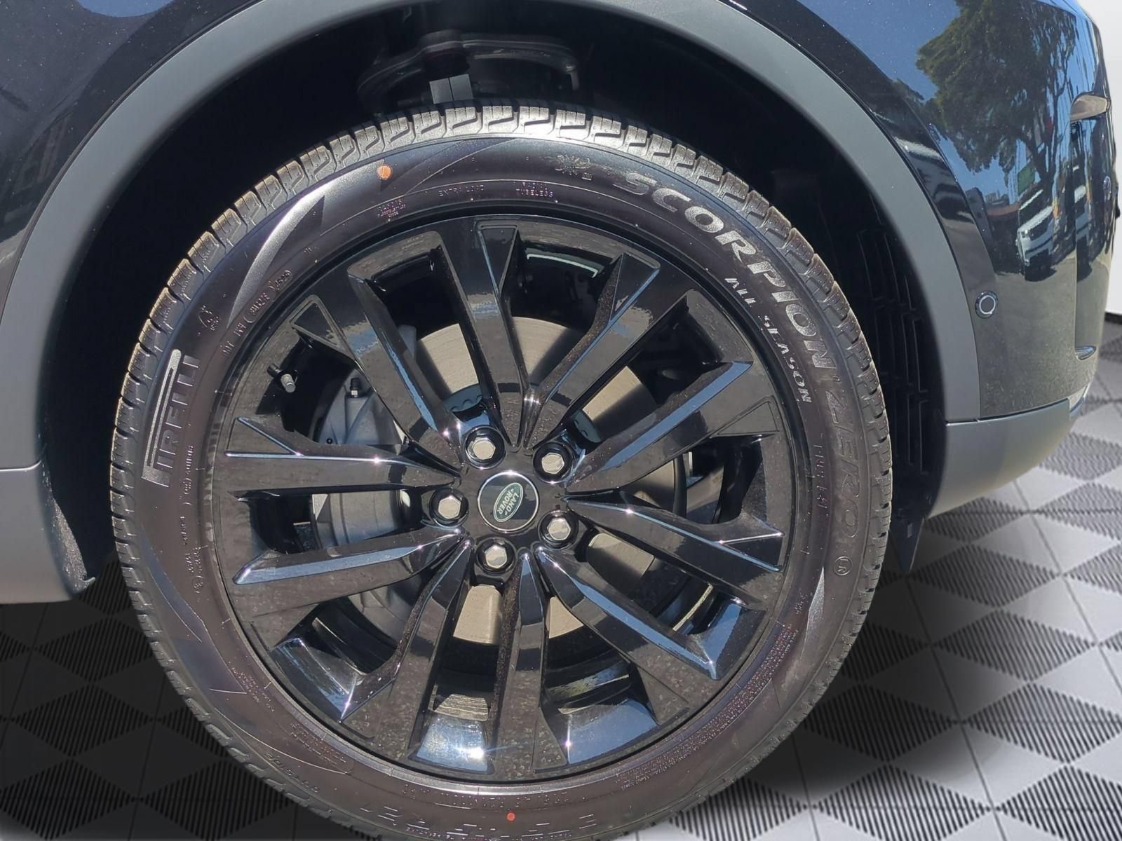 New 2026 Land Rover Discovery S AWD/4WD image 9
